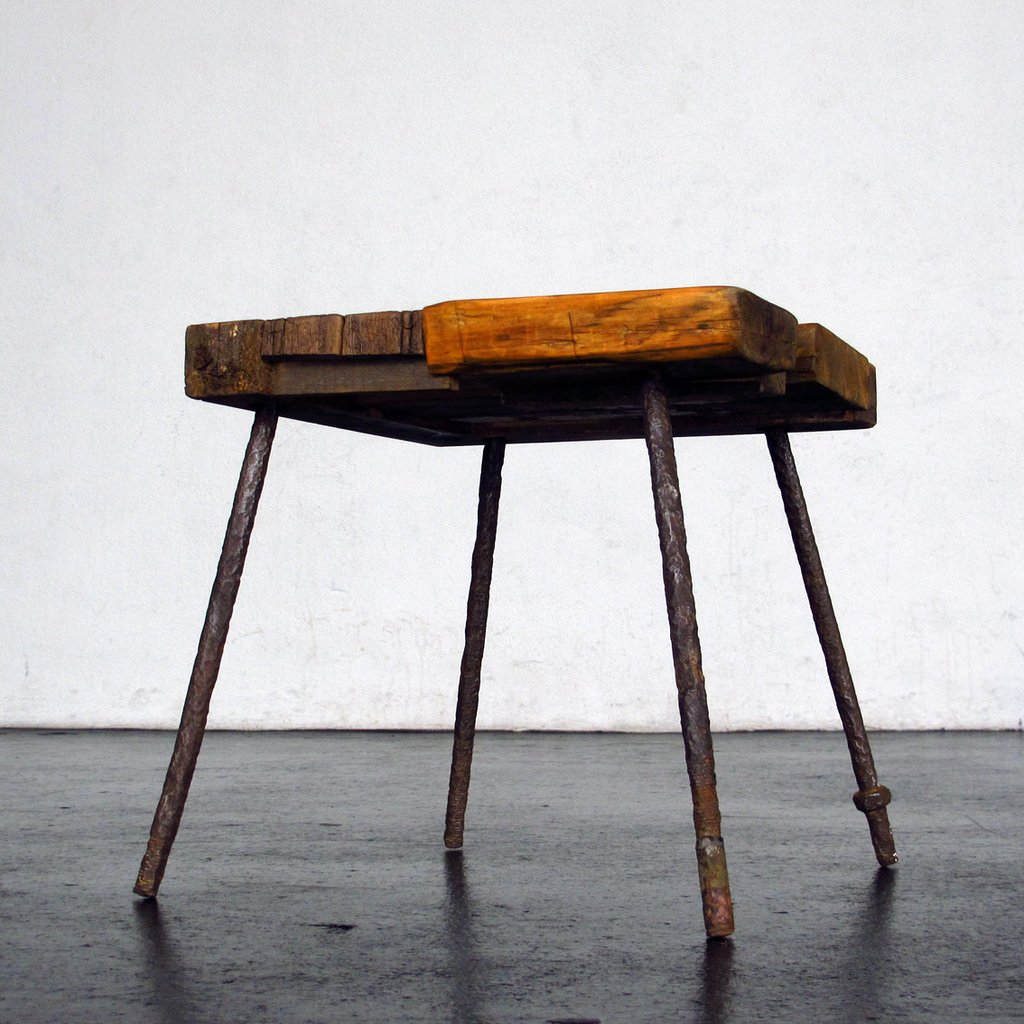 Beistelltisch, Brauchholz, Wohnskulpturen, Upcycling, Möbel, Kraftobjekte Wolfgang Wallner Hall in Tirol