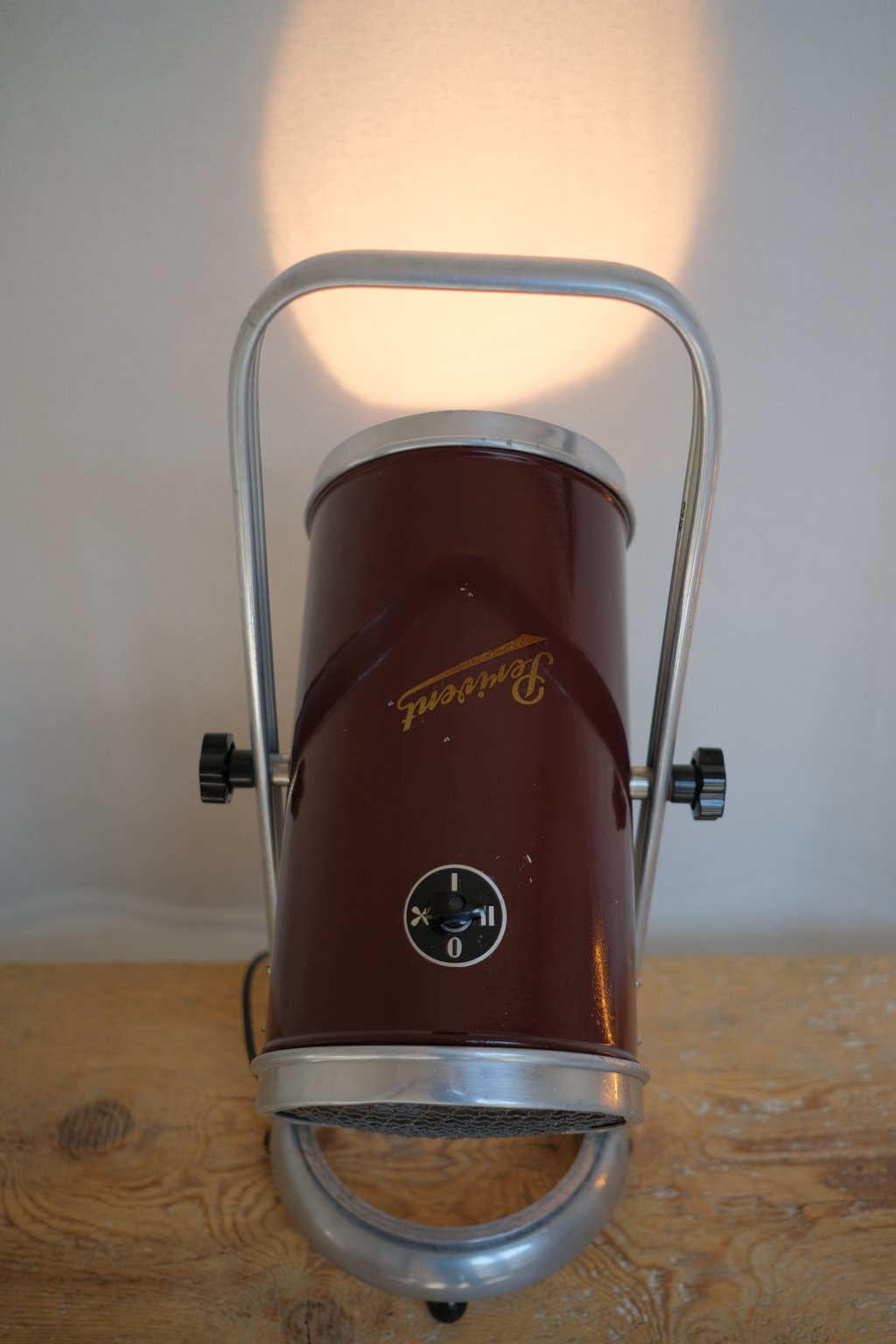 Lampe, Lichtobjekt, Heizkanone, Skulptur Wolfgang Wallner Hall in Tirol, Kunst