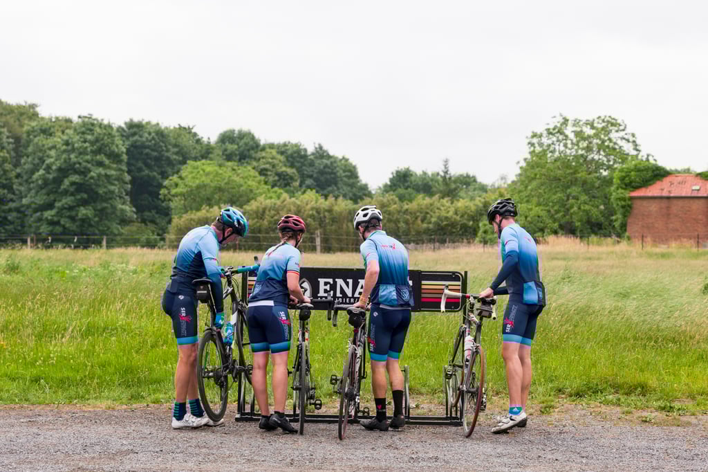 Authentic pictures for the cycling & tourism industry © François Struzik - simply human