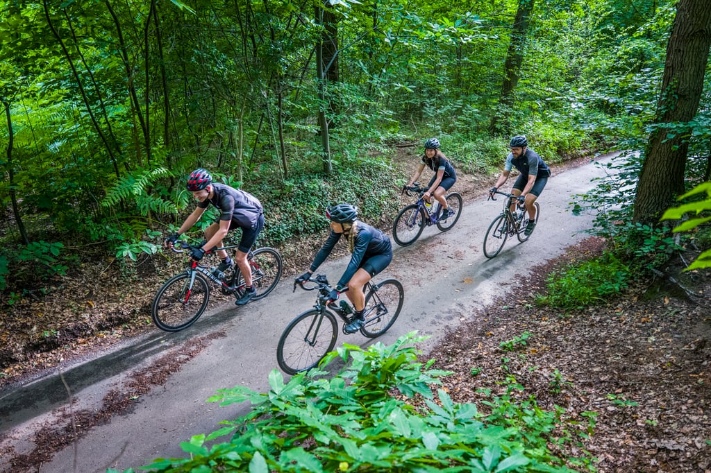 Authentic pictures for the cycling & tourism industry © François Struzik - simply human