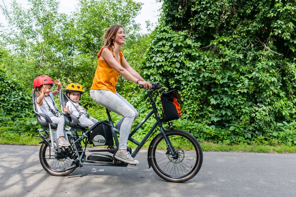 Authentic pictures for the cycling & tourism industry © François Struzik - simply human