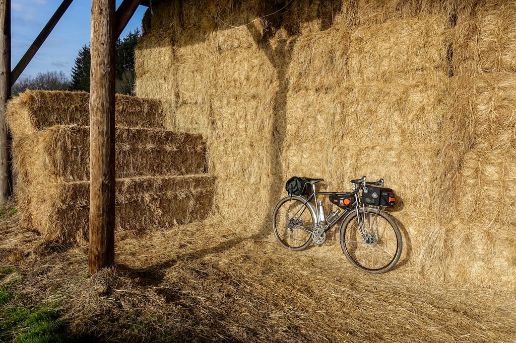 Authentic pictures for the cycling & tourism industry © François Struzik - simply human