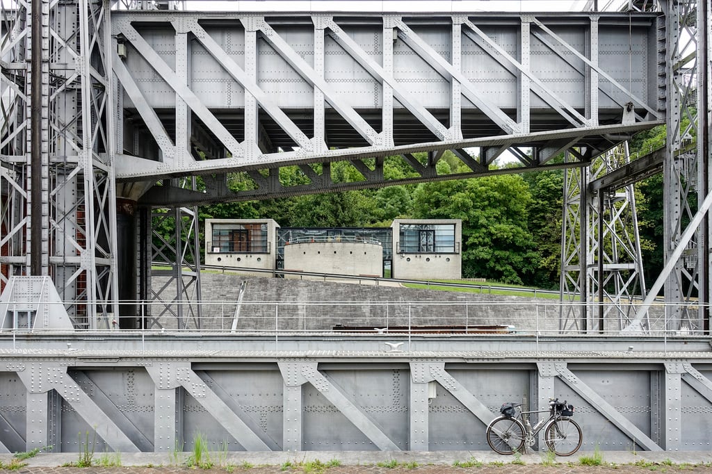 Authentic pictures for the cycling & tourism industry © François Struzik - simply human