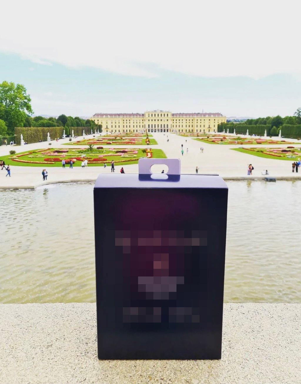 Awarded the Pro Carton ECMA Platinum Award 2022: Innovative Packaging. Target group: high-end gastronomy, event catering, trade fairs & events.  Folding box cardboard packaging from www.rattpack.eu - Etagere cardboard closed