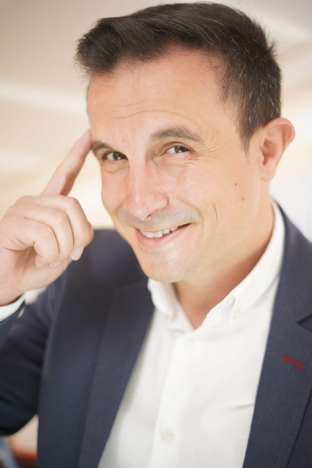 fotografias para linkedin, fotografo linkedin, fotografo tinder, fotografías profesionales linkedin, fotos linkiedin, fotos para perfil linkedin, linkedin, linkedin madrid centro