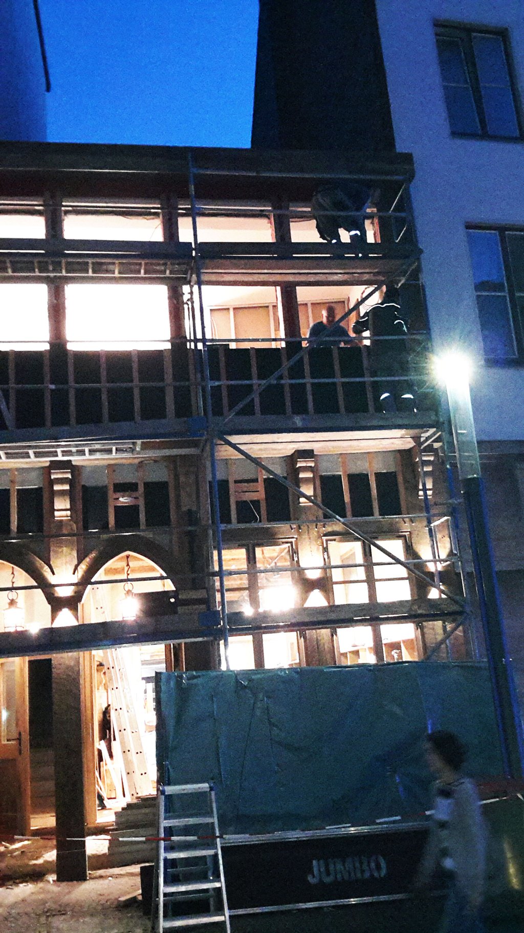 Die Hausfassade wird mit 10 Wandstrahler beleuchtet und erfreut so das Herz jedes Betrachters. 