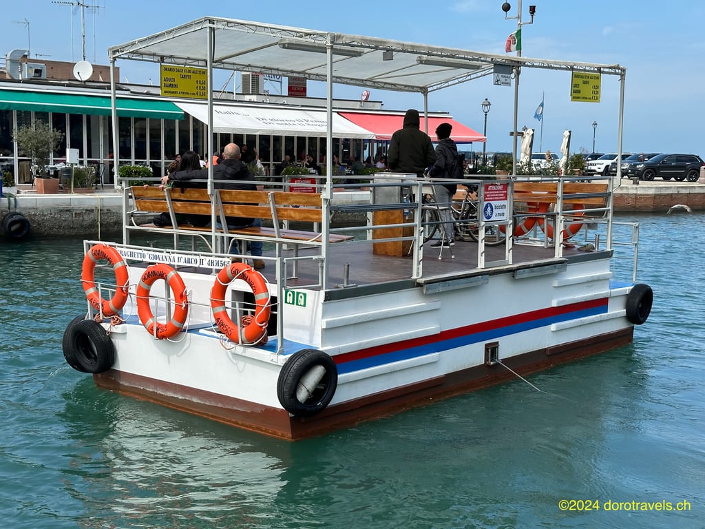 PASSENGER FERRY ON THE CANALE LEONARDESCO