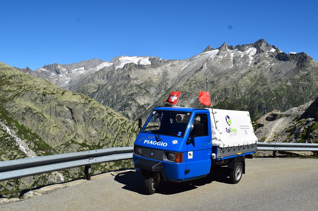 Die "Drüradbrüedere" sind zum Oberaarsee unterwegs.