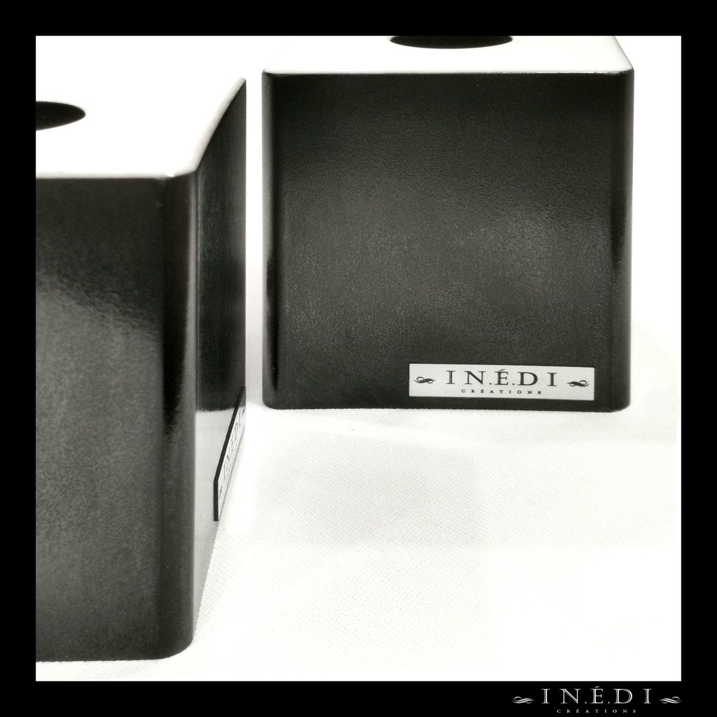 La cire graphitée donne un aspect "mine de crayon" vraiment particulier.