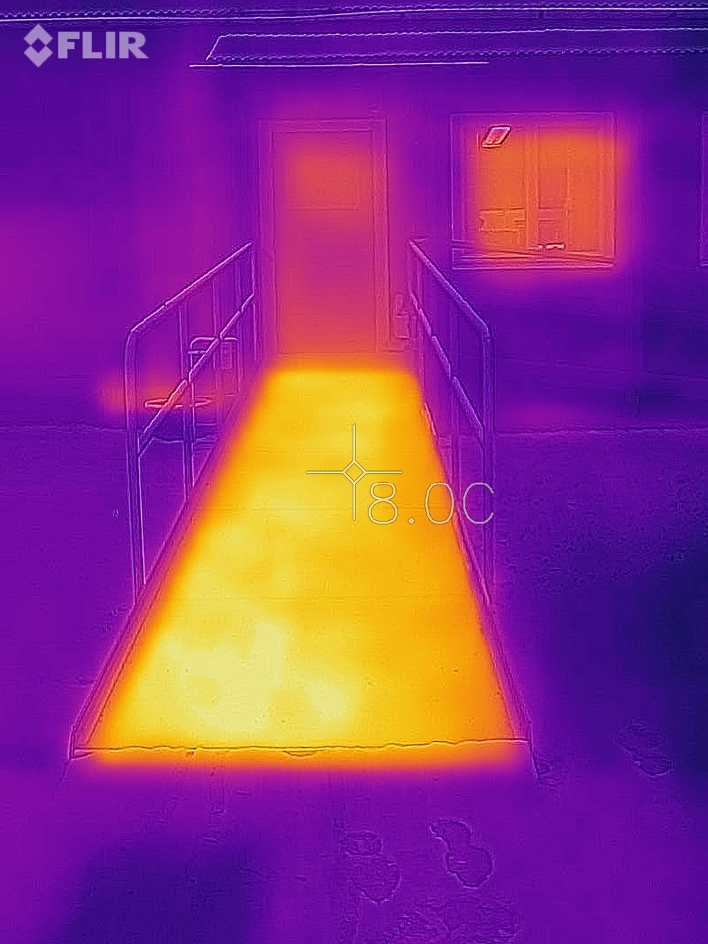 Serviceramp med inbyggd värme (Flir)