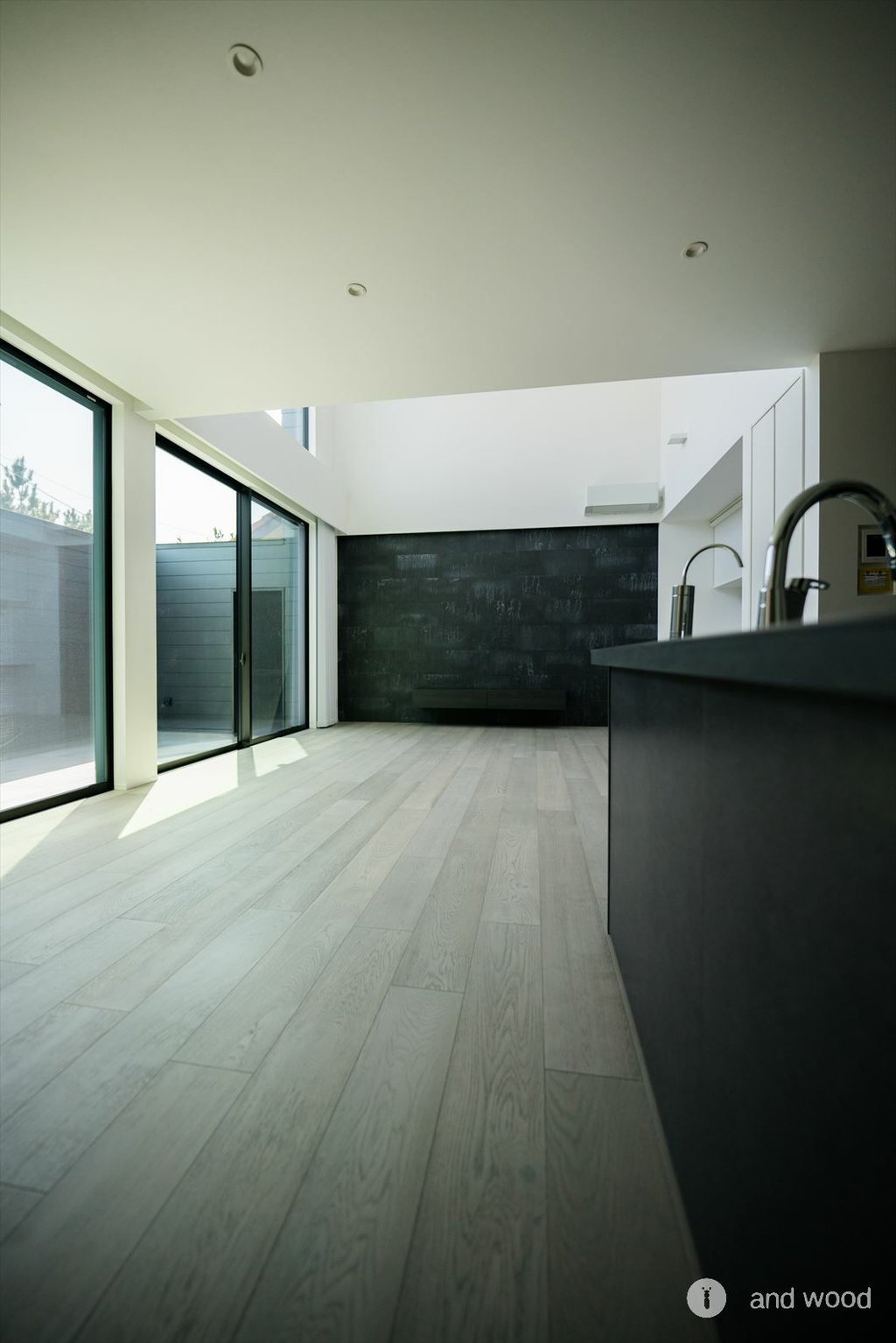 ダスト オーク 幅広 浮造 フローリング ホワイト andwood アンドウッド 施工例 2