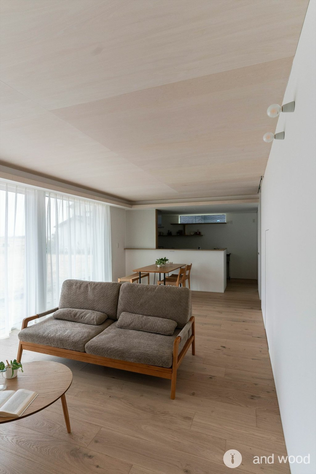 オーク 幅広 ドライハードペイント フローリング グレー 新潟  床材 新築 施工例 アンドウッド andwood  3