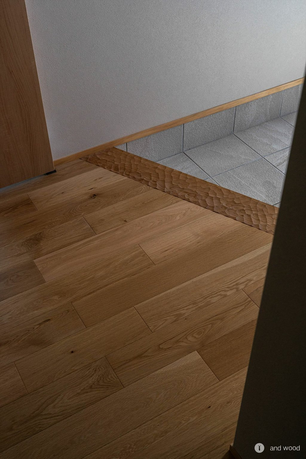 オーク 乱尺 プライウッド オイル塗装 施工例 新潟 andwood アンドウッド スプーンカット 框 6