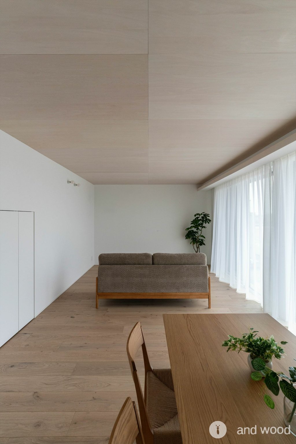 オーク 幅広 ドライハードペイント フローリング グレー 新潟  床材 新築 施工例 アンドウッド andwood  4