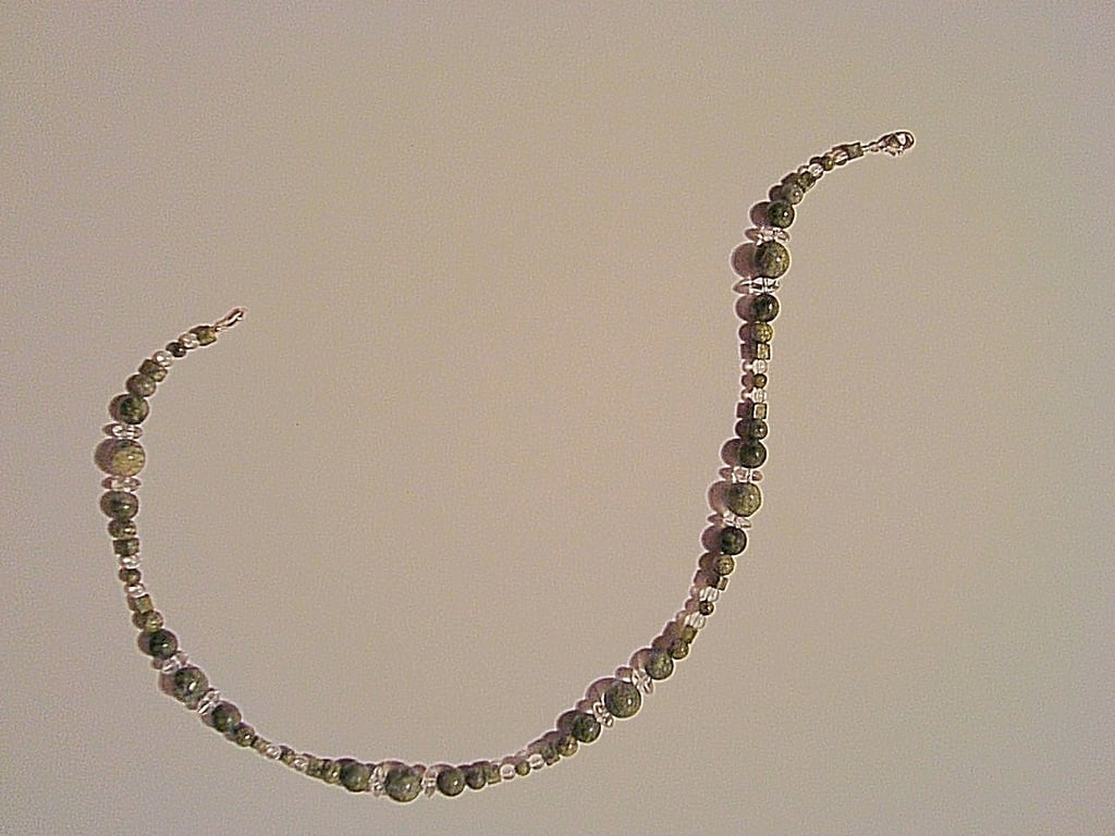 Serpentin und Bergkristall Halskette