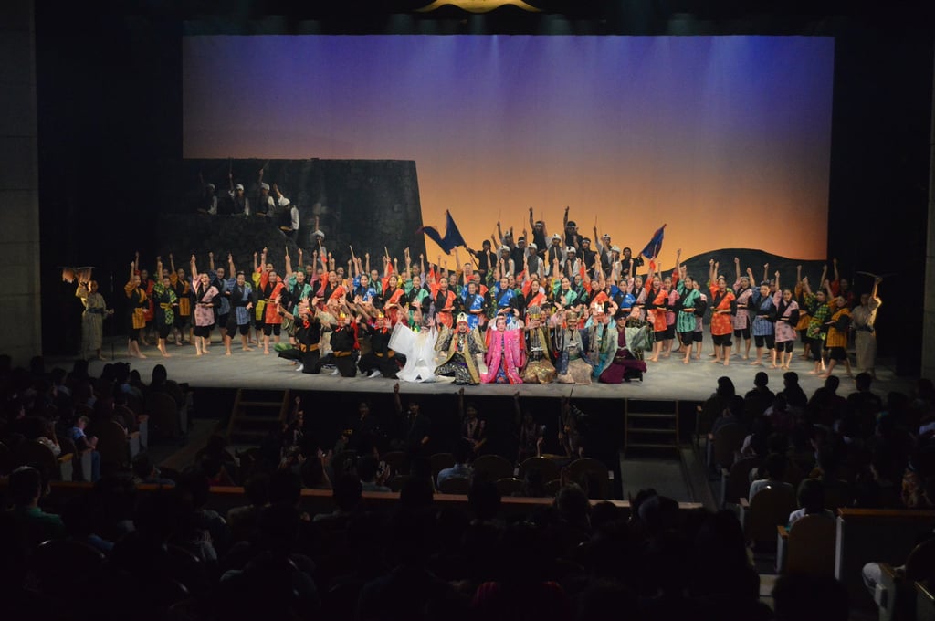 圧巻のフィナーレはテーマソング「肝高の詩」