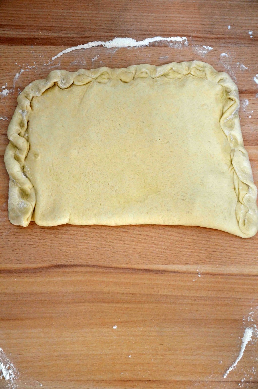 ... und anschließend zusammen falten, schließen und erneut ausrollen.