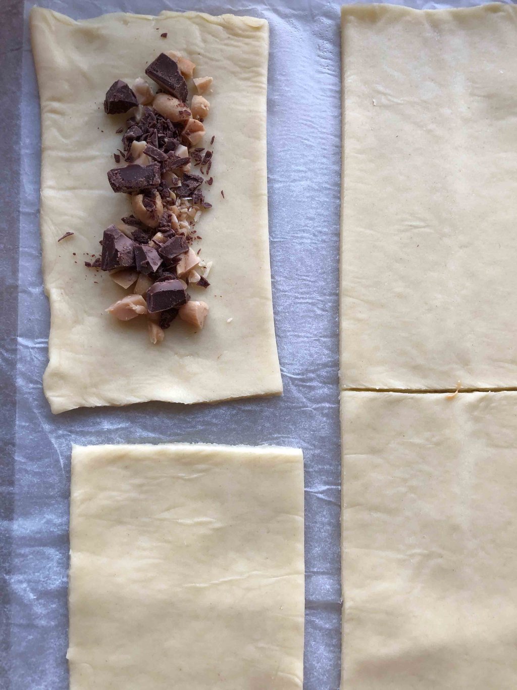 Bei der Füllung immer einen Teigrand übrig lassen.