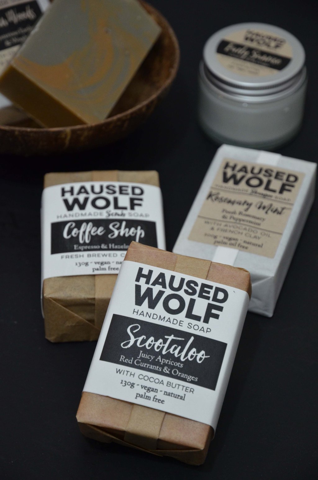 Haarseife, Peeling-Seife und Körperseife. Haused Wolf bietet eine Vielzahl verschiedener Seifenarten an.