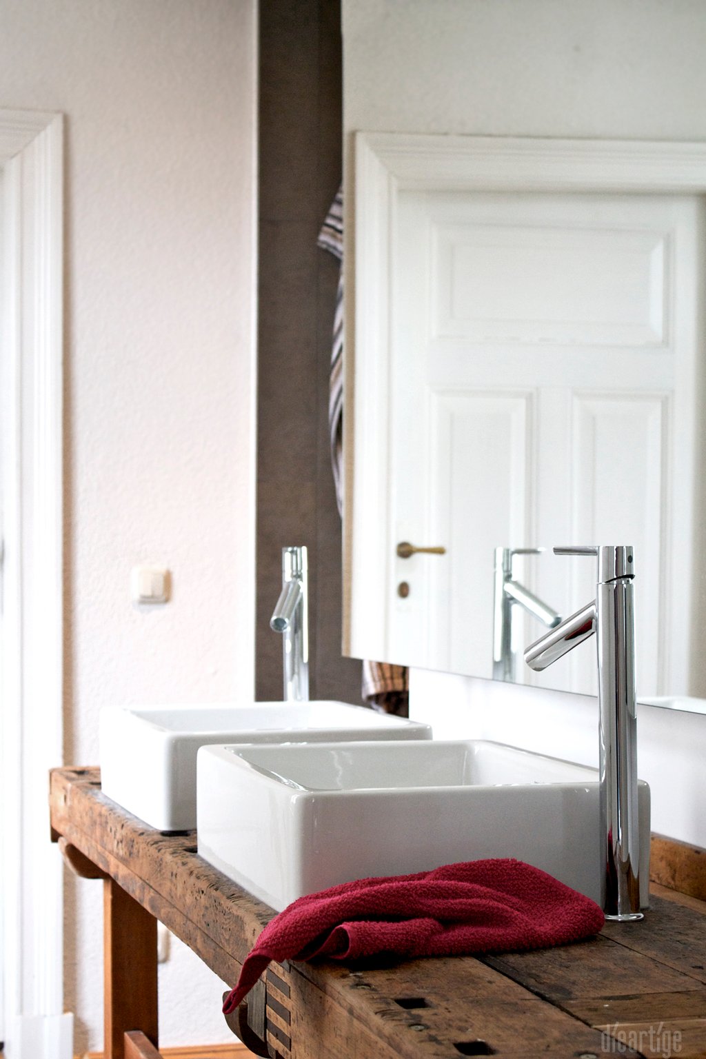 dieartigeUMBAU - Familie F. // Badezimmer // alte Werkbank als Waschtisch, Aufsatzwaschtische, Axor