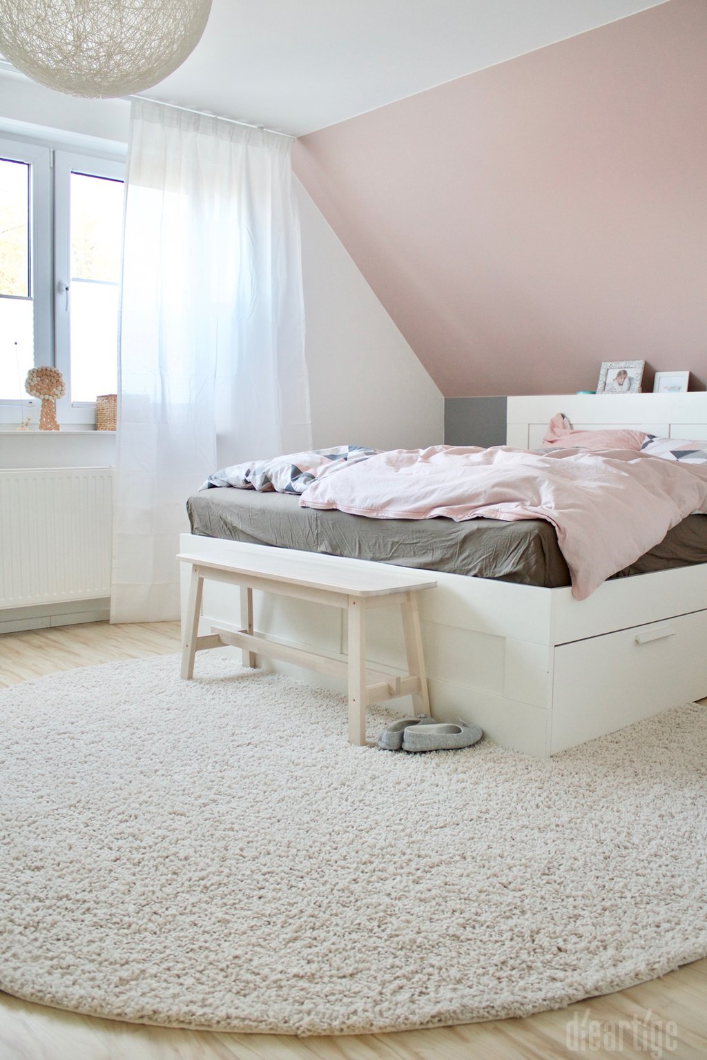 Fam. Z. | Schlafzimmer | Rosé, Grau, Weiß