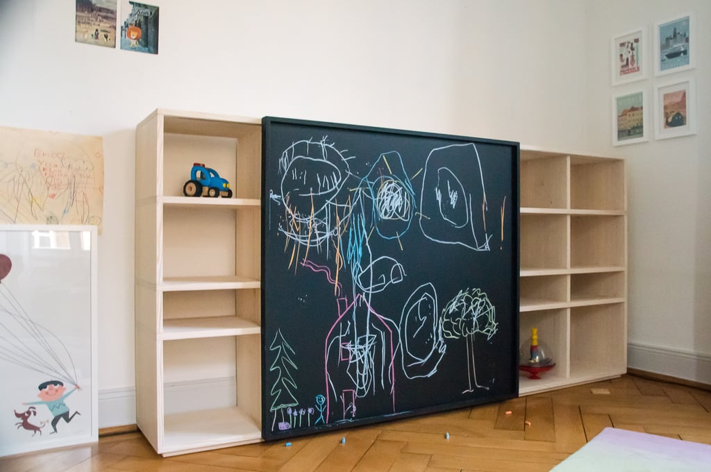 Kinderregal in Tanne mit verschiebbarer Tafel für privat