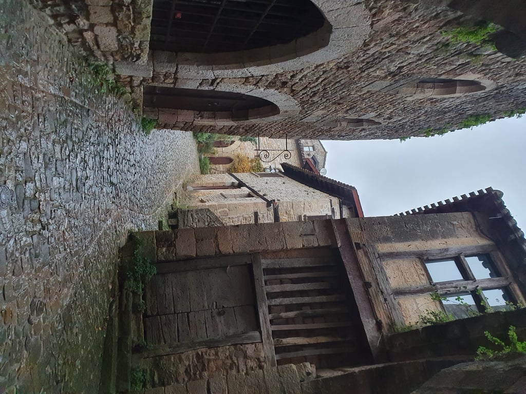 bruniquel tarn et garonne 82 vielles ruelles gites mas d'asepch Lot Quercy 