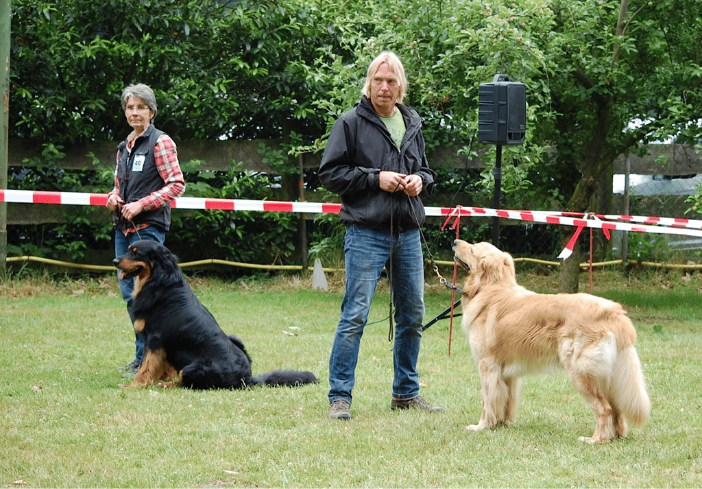 Baki ( links ) und Booker warten auf den Platzierungslauf