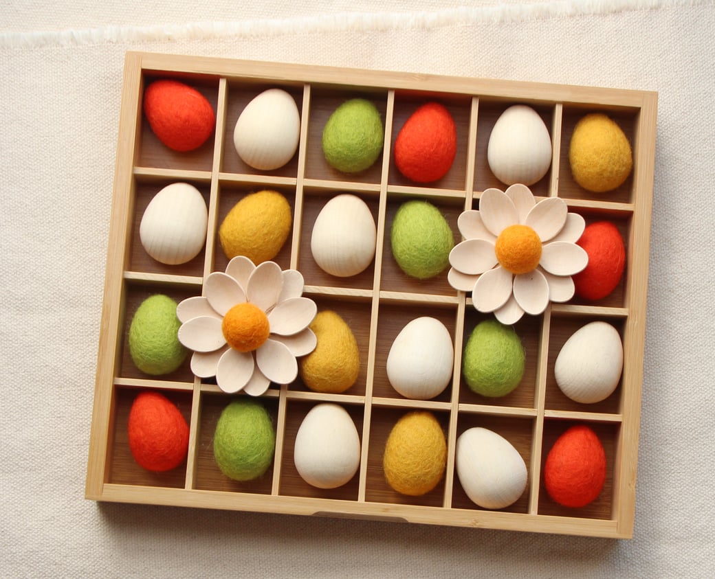 pomlad spring decoration dekoracija dekoration frühling filzkugeln ostern easter felteggs feltballs spring flowers cvetje rože šopek šopki