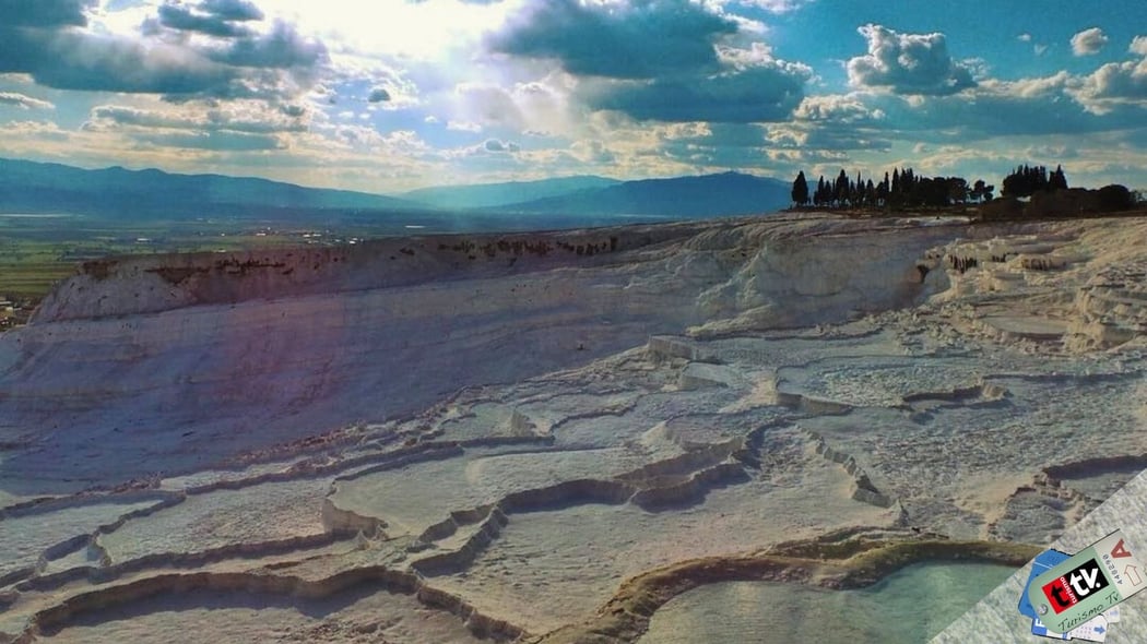 las aguas termales y las terrazas de travertino en Pamukkale en Turismo Tv , televisión turística