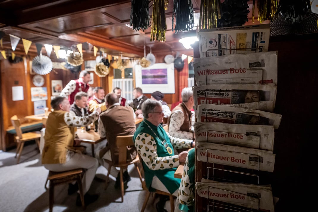 Die Karnöffelzunft feiert nach dem Fasnachtsbot im legendären "Tübali" weiter.