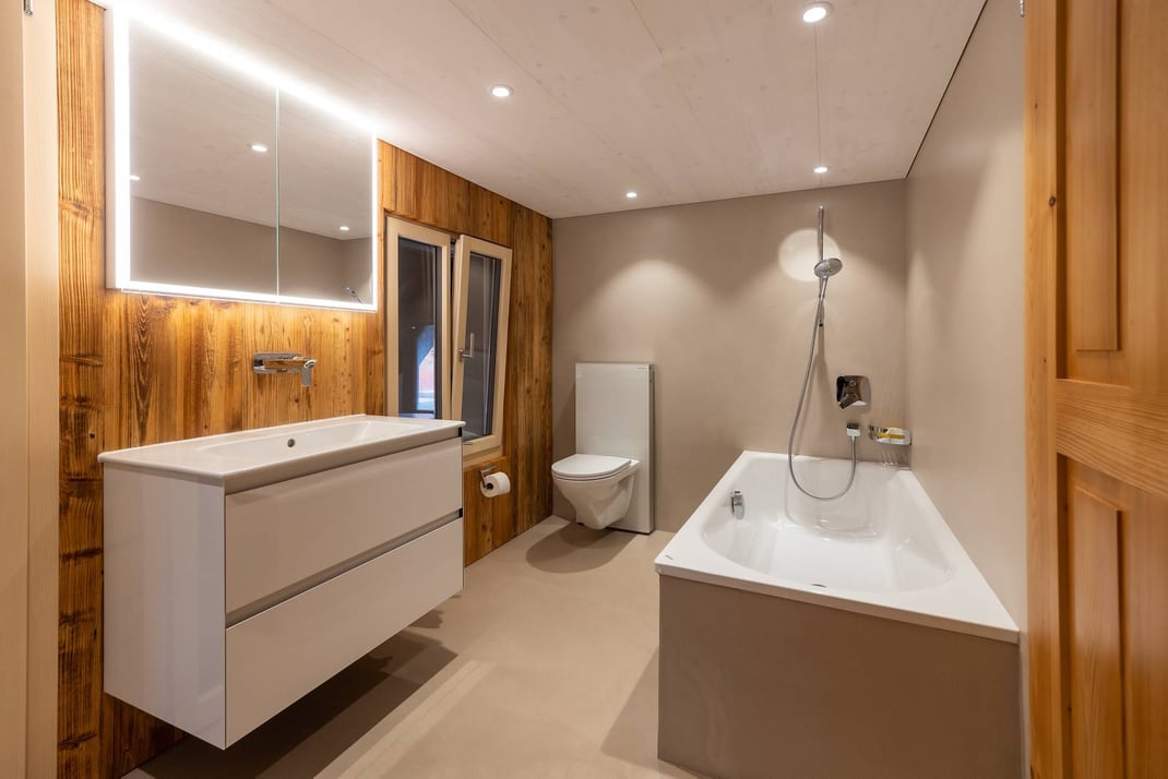 Referenzobjekt Maler Burri AG Wilisau: Renovation eines Bauernhauses in der Guggischwand ob Menznau: Fugenlose Boden- oder Wandflächen mit mineralischen Spachtelungen liegen voll im Trend - Handgemacht, Einzigartig, Charakteristisch.