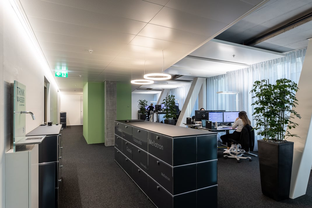 Wunderbares Dorftheater: Die Theatergruppe Flühli gastiert mit einem dreiteiligen Schwank im stilvoll restaurierten Saal des Hotel Kurhaus Flühli.