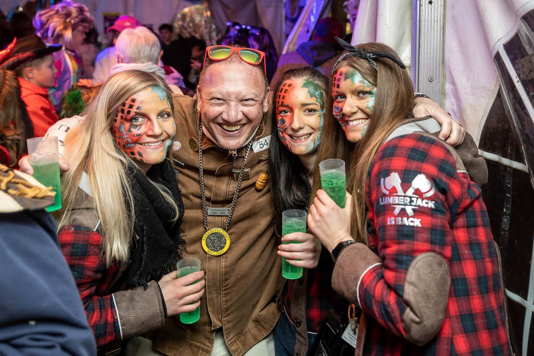 Strahlende Gesichter im Festzelt.