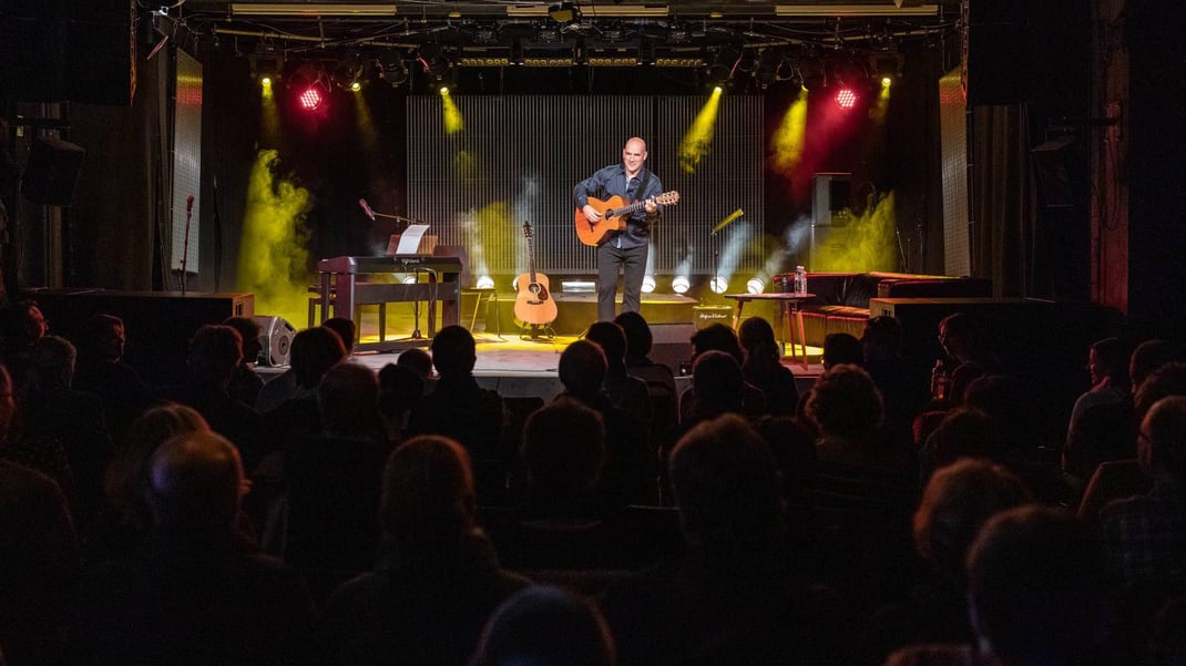 Zum 10. Mal geht eine Kuenstlergruppe unter dem Label liederlich auf Tournee.