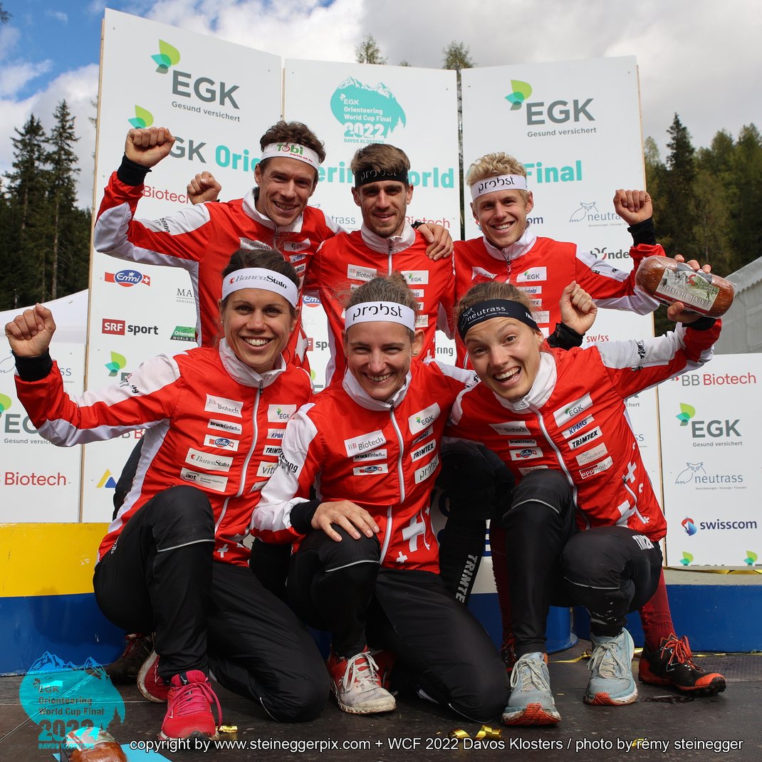 DAVOS-KLOSTERS/SWITZERLAND, 02.10.2022 - FLTR standing: Daniel Hubmann, Florian Howald and Joey Hadorn (Switzerland 1, Winner of yesterdays Relay Men) and FLTR Elena Roos, Sabine Hauswirth and Simona Aebersold 