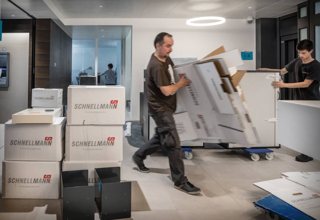 Emsiger Betrieb wie im Bienenhaus: LUKB Schüpfheim wenige Stunden vor der Eröffnung