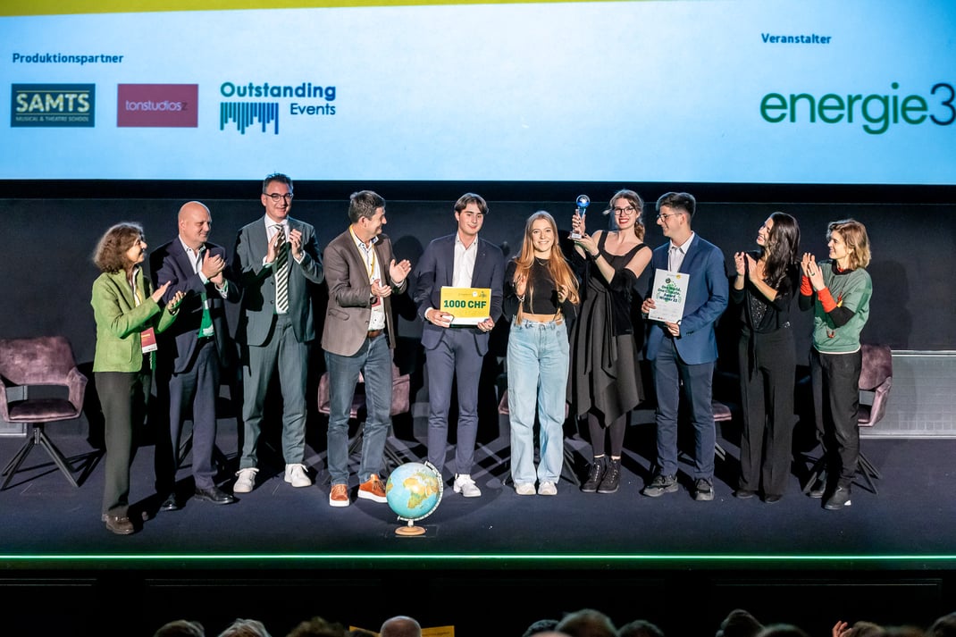 Den letzten Award vergaben die 300 Gäste im Saal. Die Anwesenden wählten mit ihrer Stimme via Smartphone die für sie besten Produktionen. Die Wahl des Publikums-Award fiel auf die Produktion «Emotional switch» von Dario Stamm und Sebastian Hamburger..