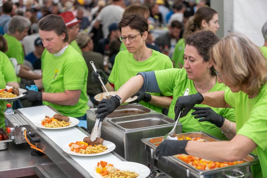 Catering Services der Migros Luzern am Zuger Kantonalen Schwingfest in Neuheim - Fotos by Thomi Studhalter, faszination fotografie, Willisau