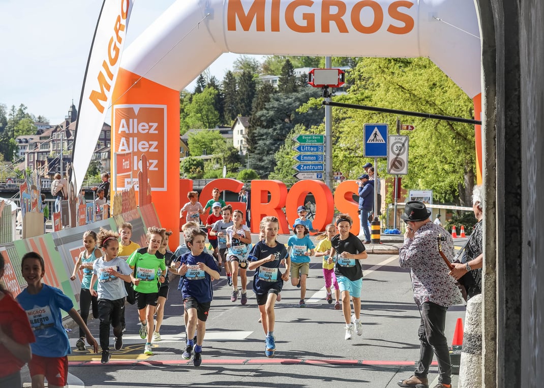 Musikalische Unterstützung in der MIGROS-Fanzone beim Nölliturm