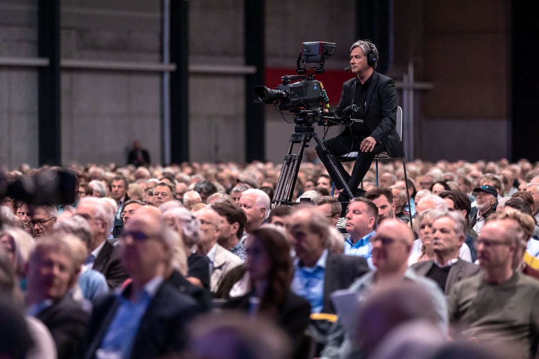 Dokumentation der Generalversammlung: Kameramann Albin Bieri (auviso)