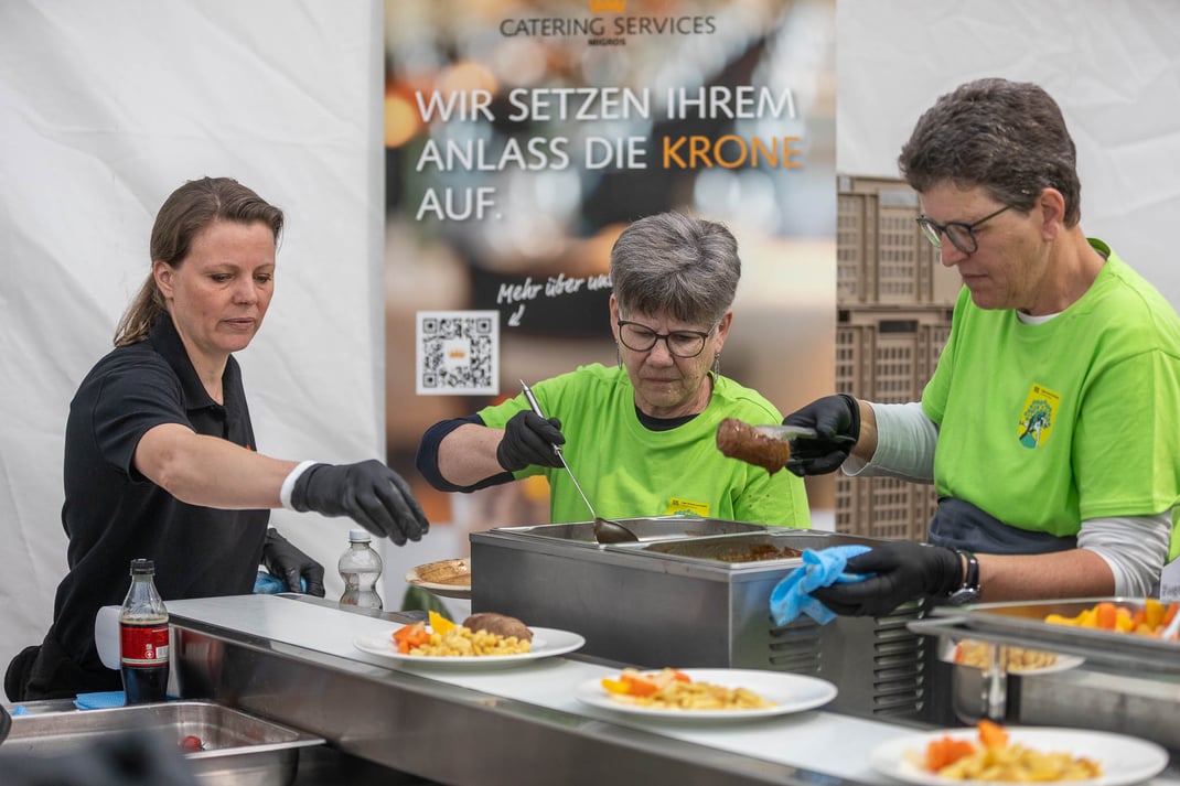 Catering Services der Migros Luzern am Zuger Kantonalen Schwingfest in Neuheim - Fotos by Thomi Studhalter, faszination fotografie, Willisau