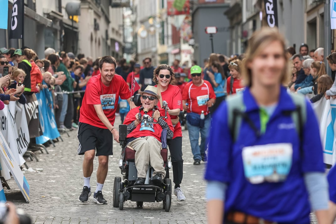 Das Ziel vor Augen: riesige Freude über den gelungenen Stadtlauf