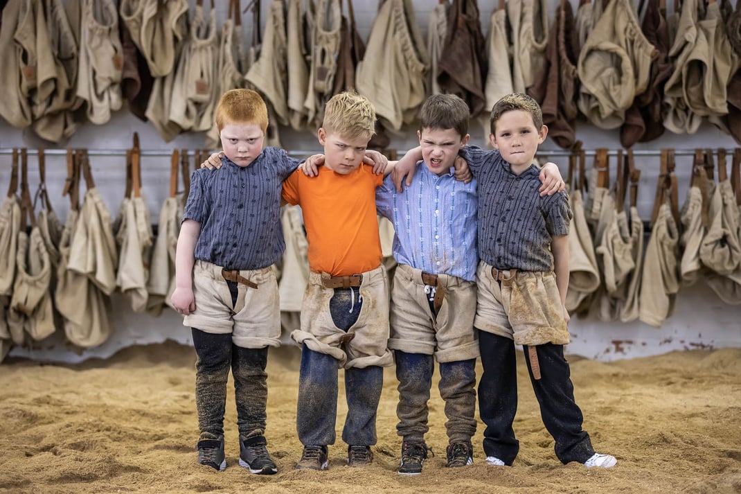 Sie üben sich bereits in psychologischer "Kriegsführung": finster blickende Jungschwinger aus Kirchberg
