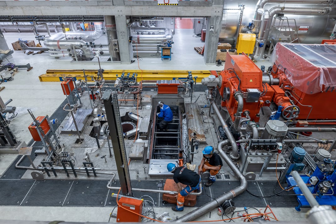 Revisionsarbeiten in der grossen Generatorenhalle