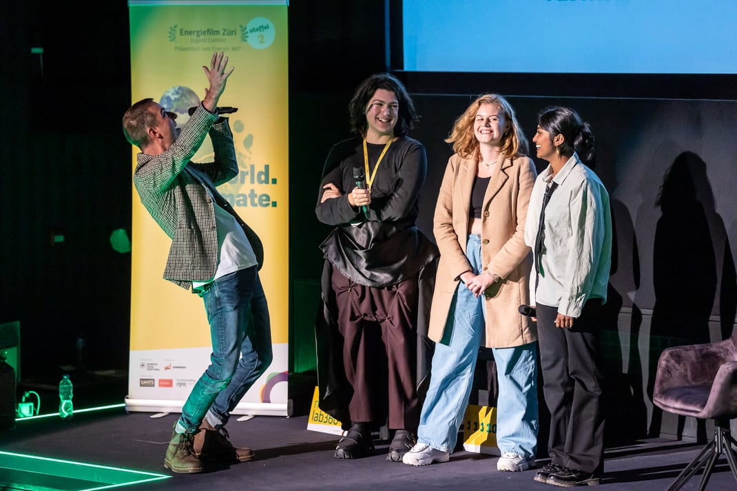 Ralph Aichem von der ideengbenden Kreativagentur The BrandPower führte gestenreich durch den Abend.