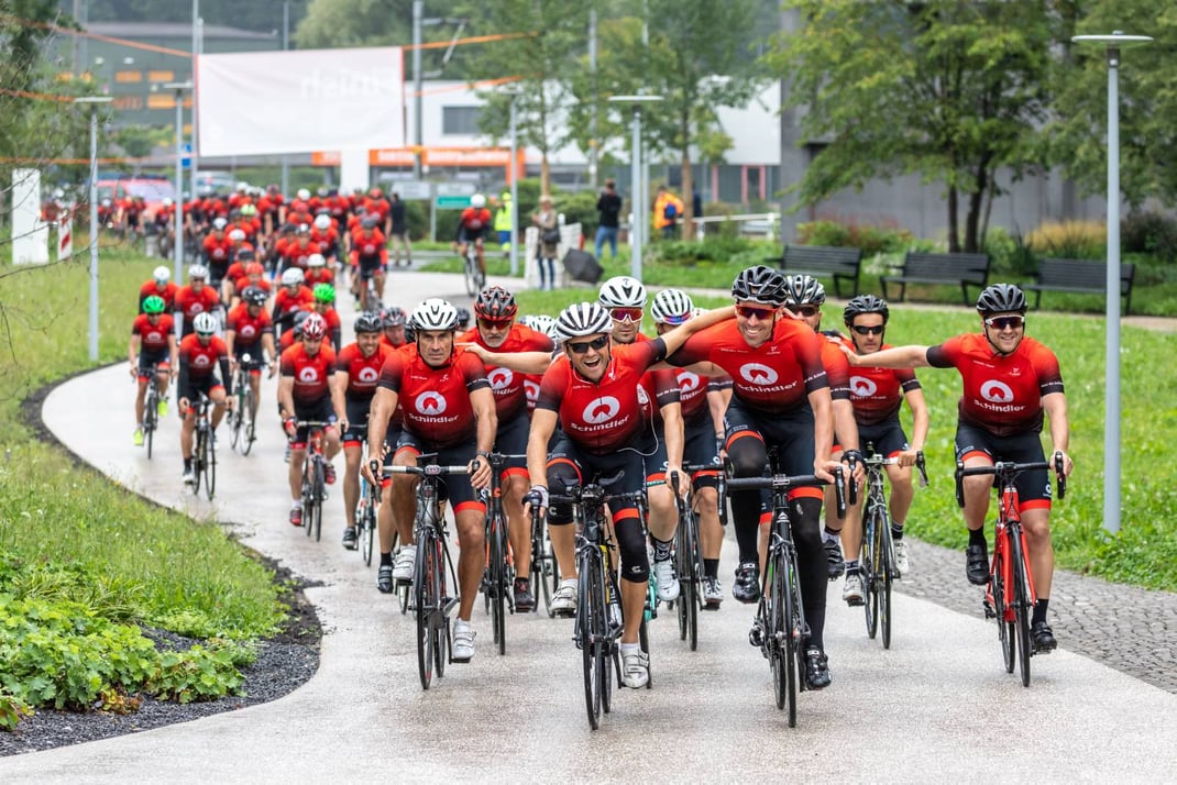 Ankunft der Tour de Schindler auf dem Schindler Campus in Ebikon.