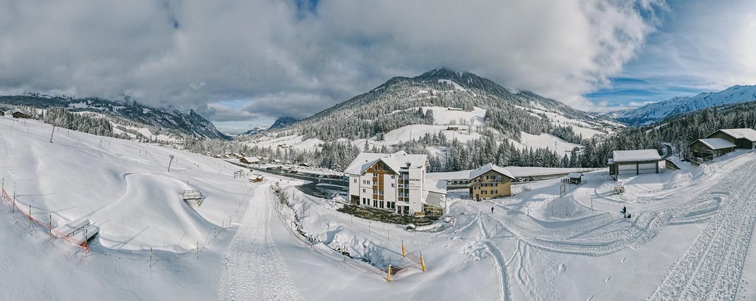 Das Hotel Rischli direkt an der Skipiste