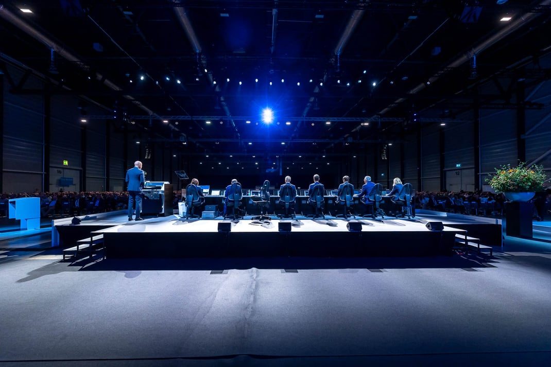 Das beeindruckende LUKB-GL-Podium von hinten