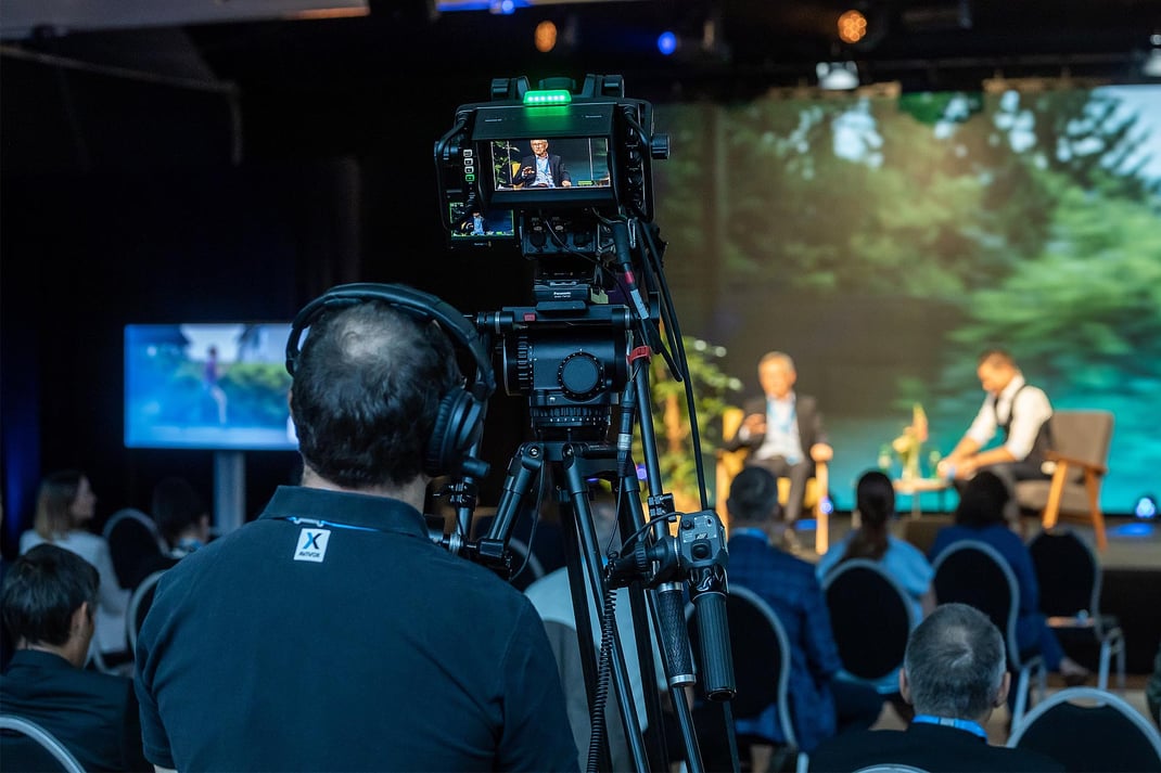 Live-Übertragung ins Home-Office: Kaderinformation via Internet.